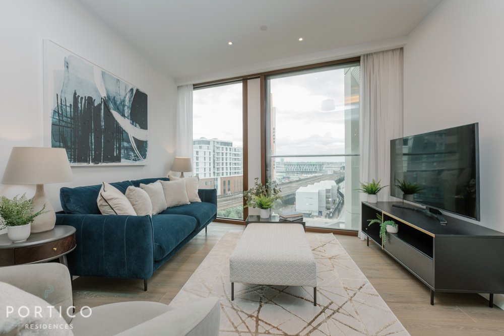 Beautiful 2 bed apartment with Pool in Nine Elms