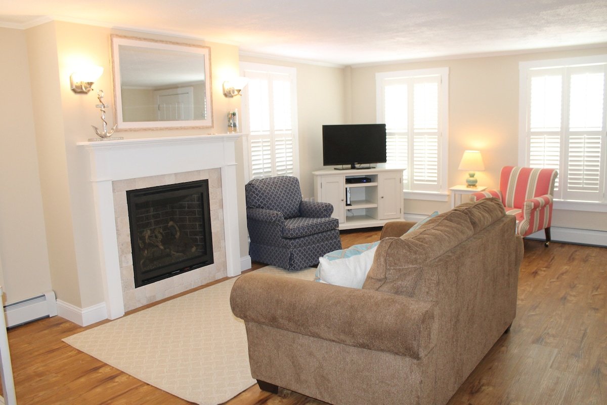 The Newport Cottage.Perfect Location/Comfort/Style gallery image 2