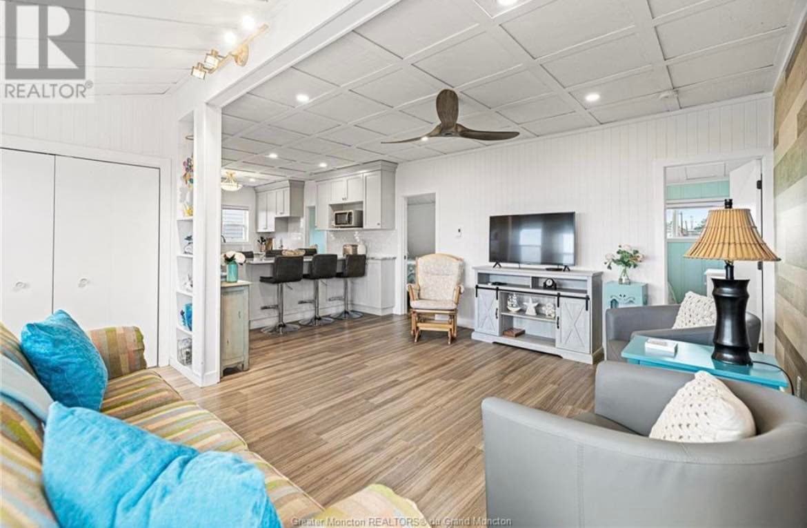 Beach Front Modern Cottage- Oscar on the Ocean gallery image 3