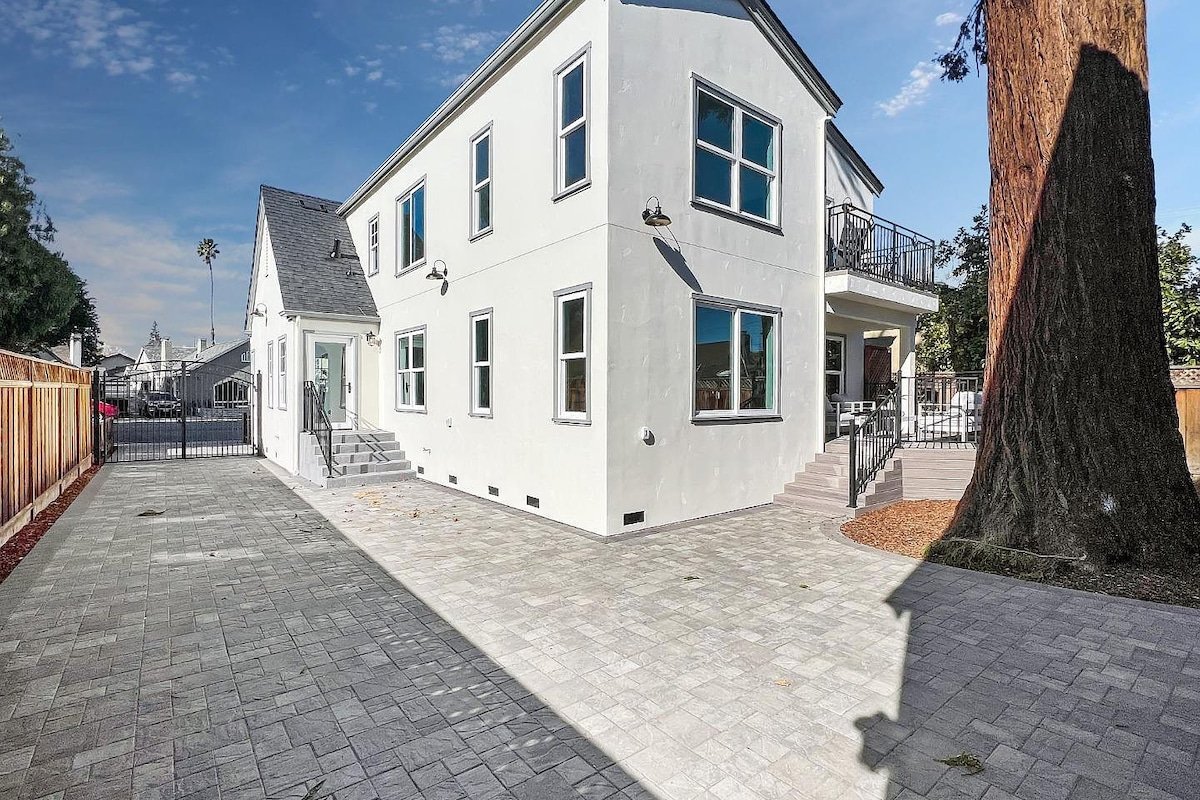 Newly Built, Luxury Living gallery image 4