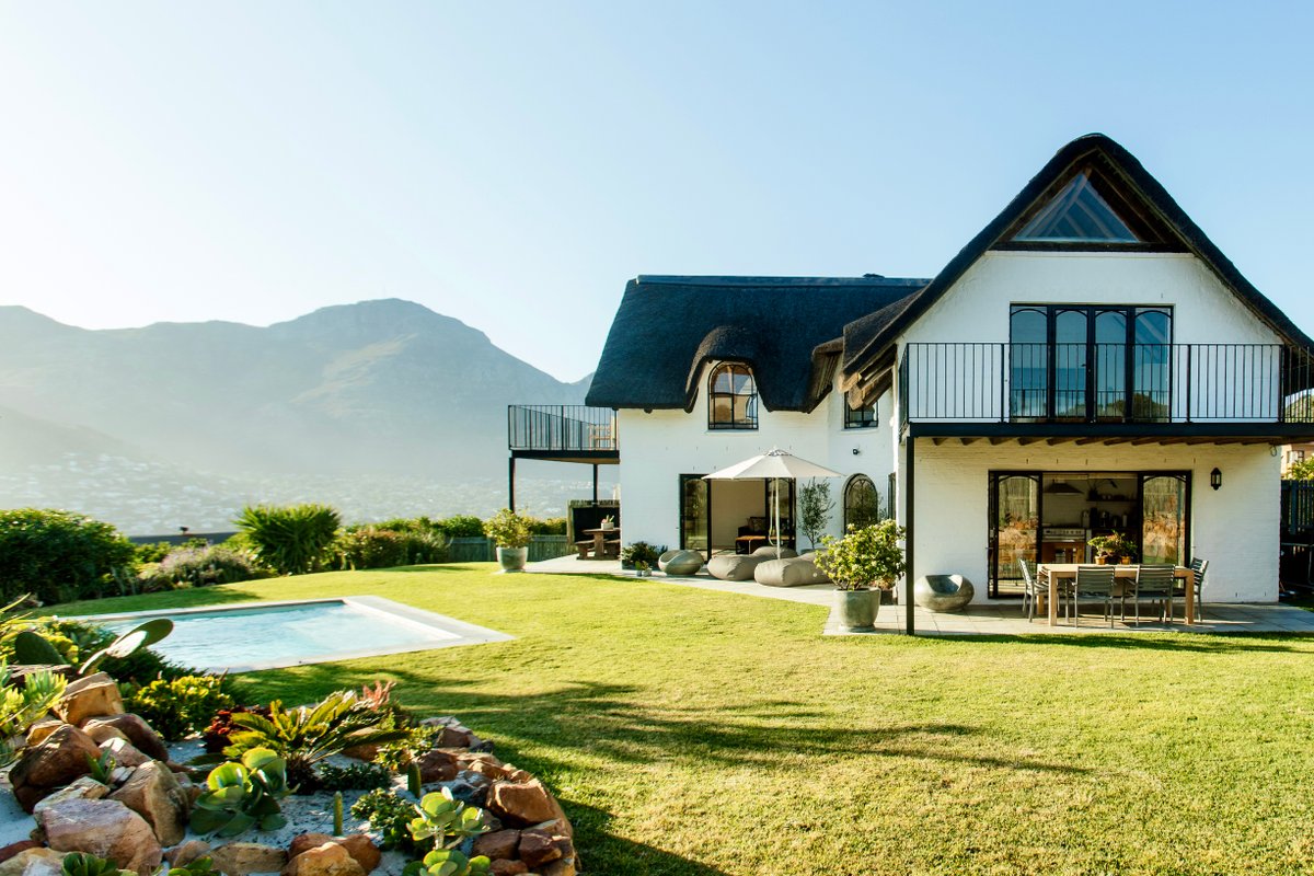 „Out of Africa“bordering Nature Reserve with view!