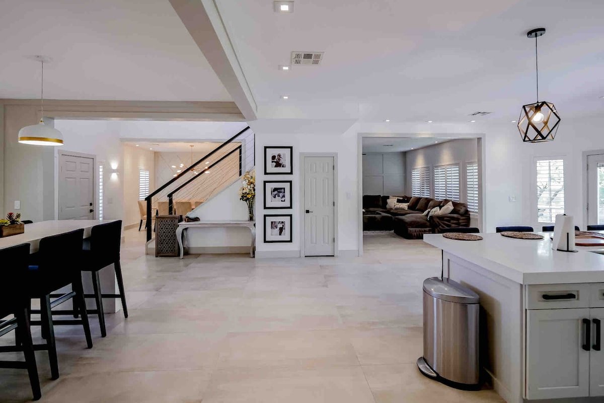 Modern Garden Estate 5br 5 mins from the Strip gallery image 4