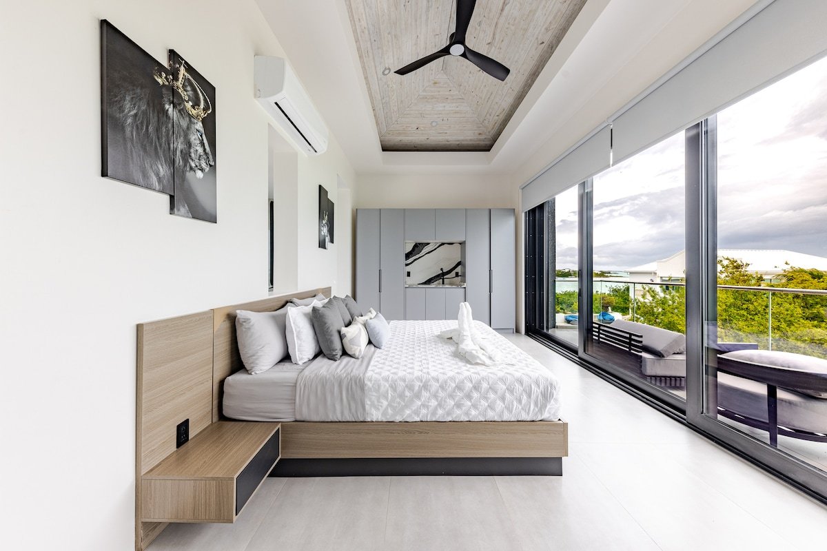 NEW Liquid Beach · 5 beds · 2 Pools + Rooftop gallery image 2