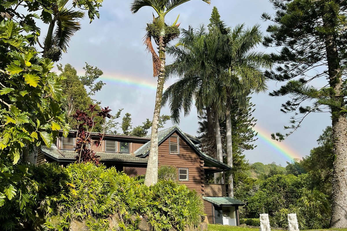 Charming Log House! Sacred Garden Farm Stay