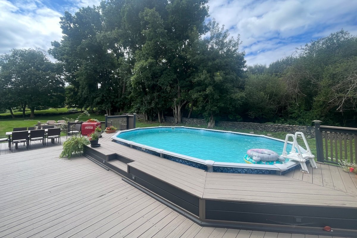 Stunning Farmhouse – Private Pool & Vintage Arcade gallery image 4