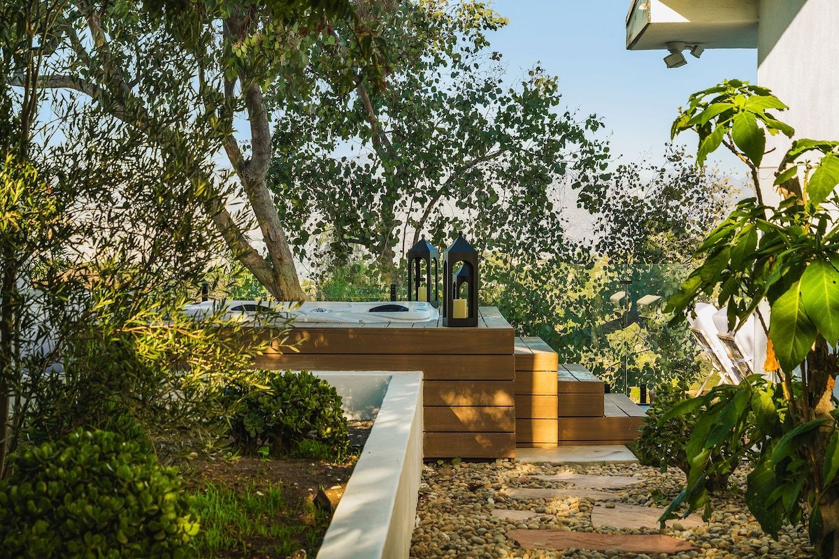 Skyline Hollywood – Oasis with Views gallery image 3