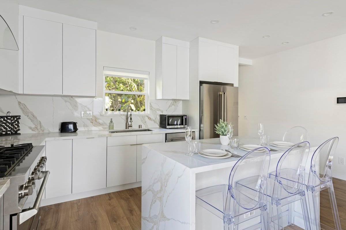 *New 2bd Luxury Modern Burbank Hills Home* gallery image 5