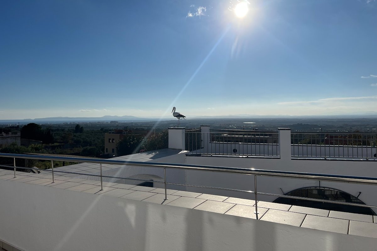 Casa con piscina y vistas al mar gallery image 4