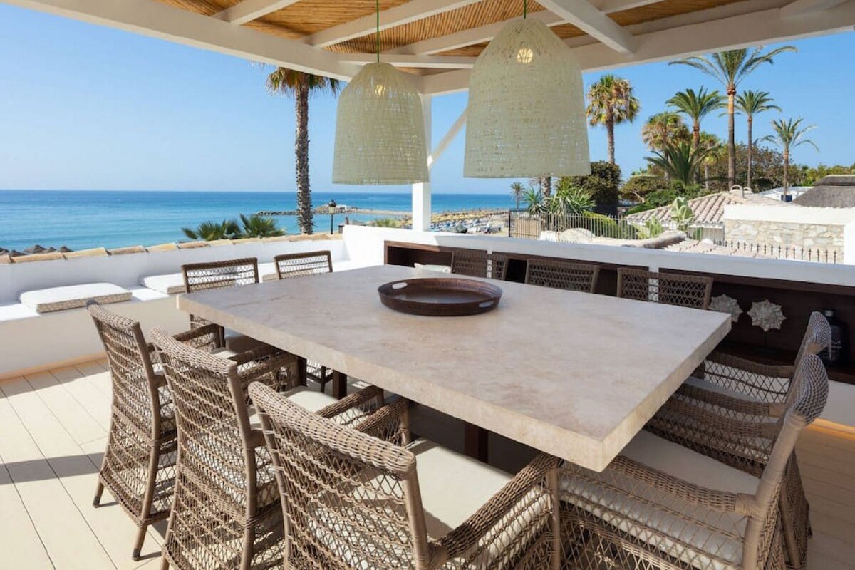 Beachfront Luxury Villa in the Golden Mile gallery image 5