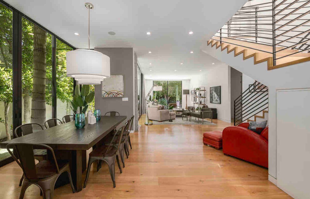 Modern Oasis. Top 5%. Walk to Dine/Shop. Gated. gallery image 4