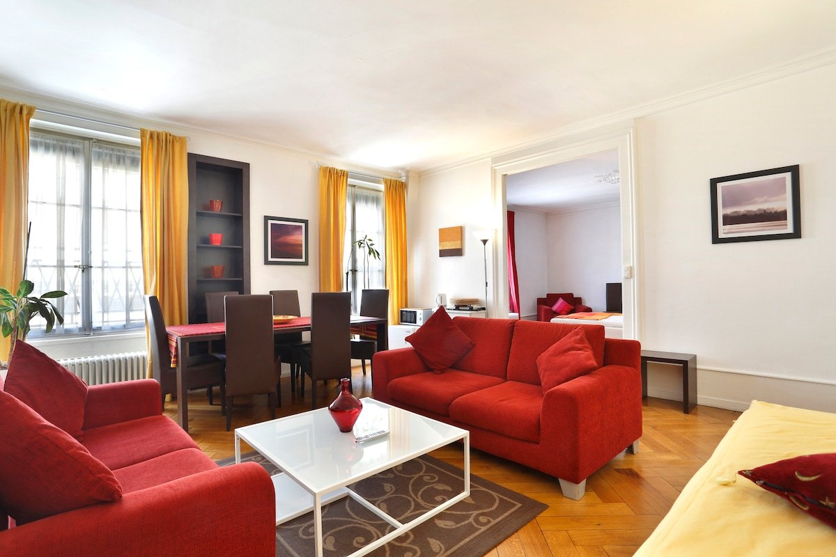 Large Apartment Centre Ville 1 gallery image 4