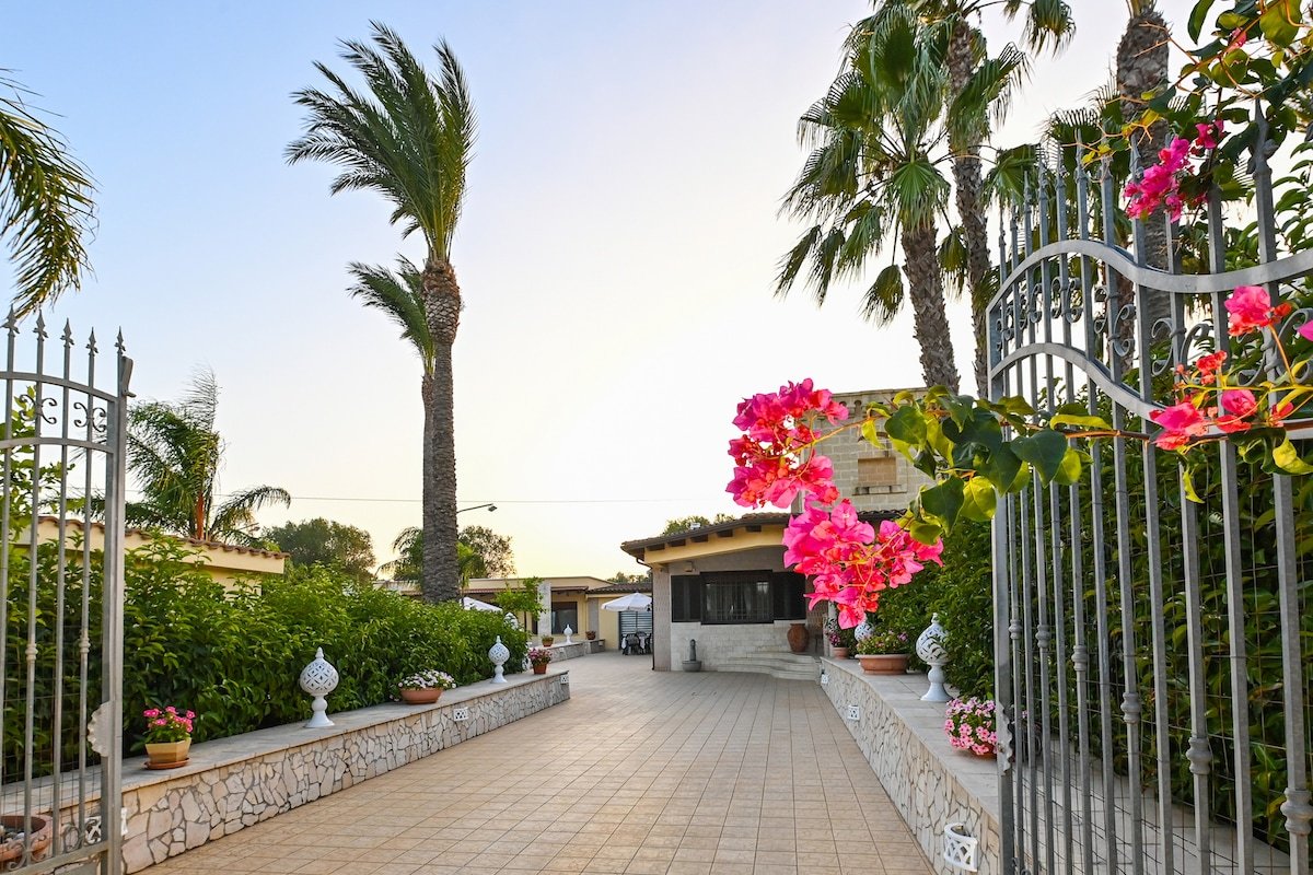 Villa Cavaliere by pugliadamare gallery image 3