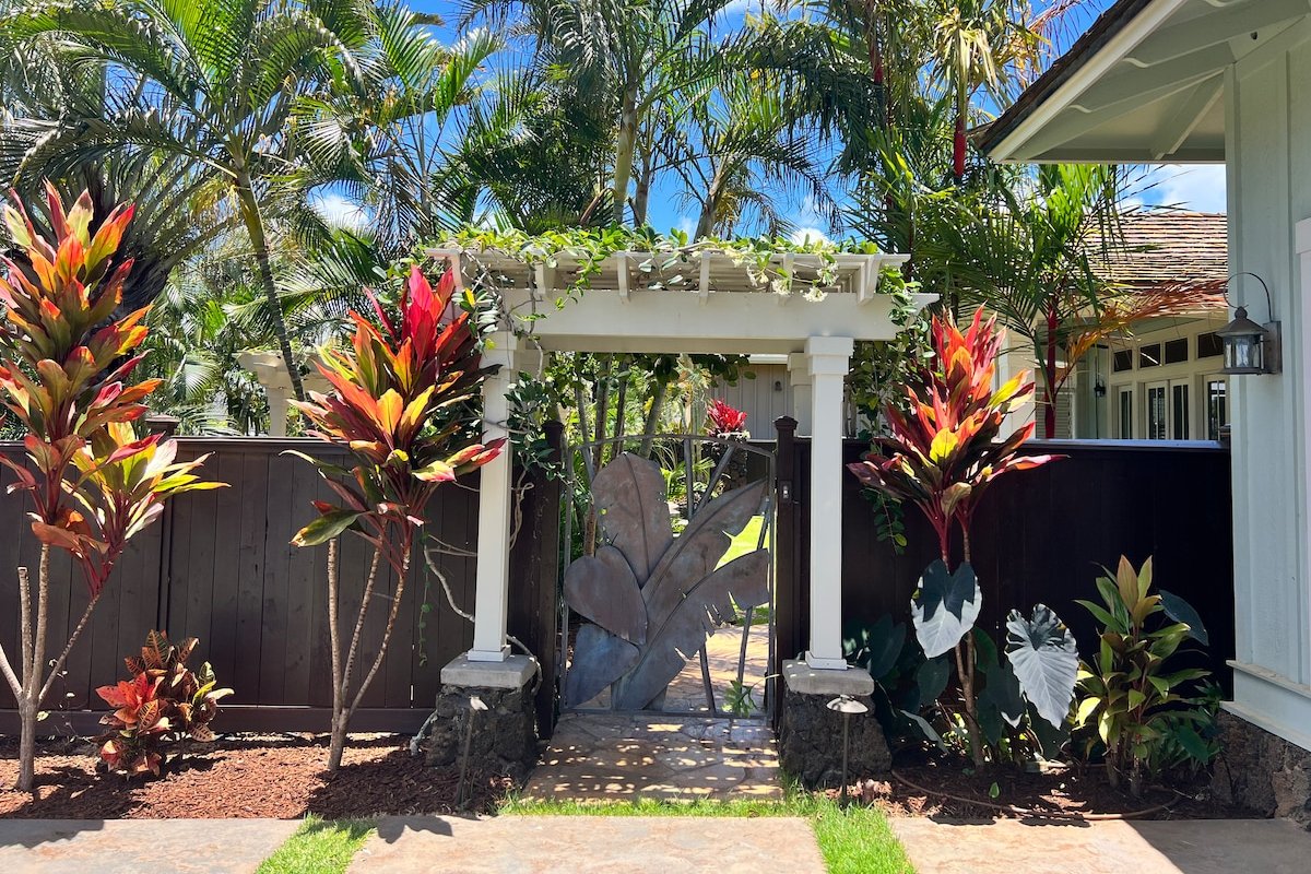 NEW! Luxury Plantation Home on Kiahuna Golf Course gallery image 3