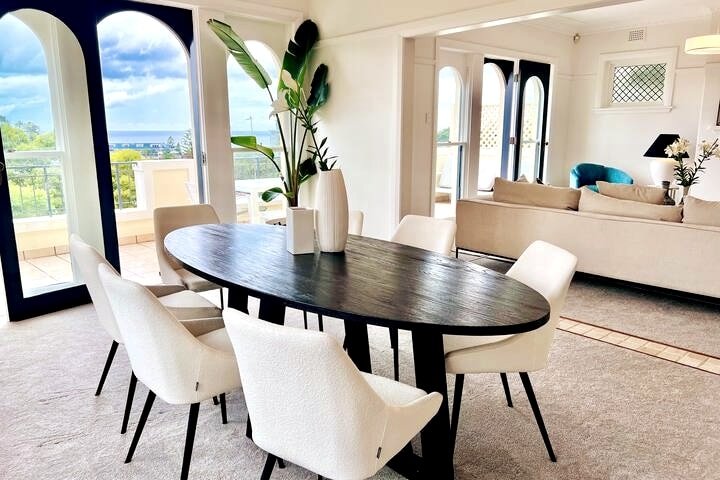 Spacious 3-bedroom ocean-view home, walk to beach gallery image 4