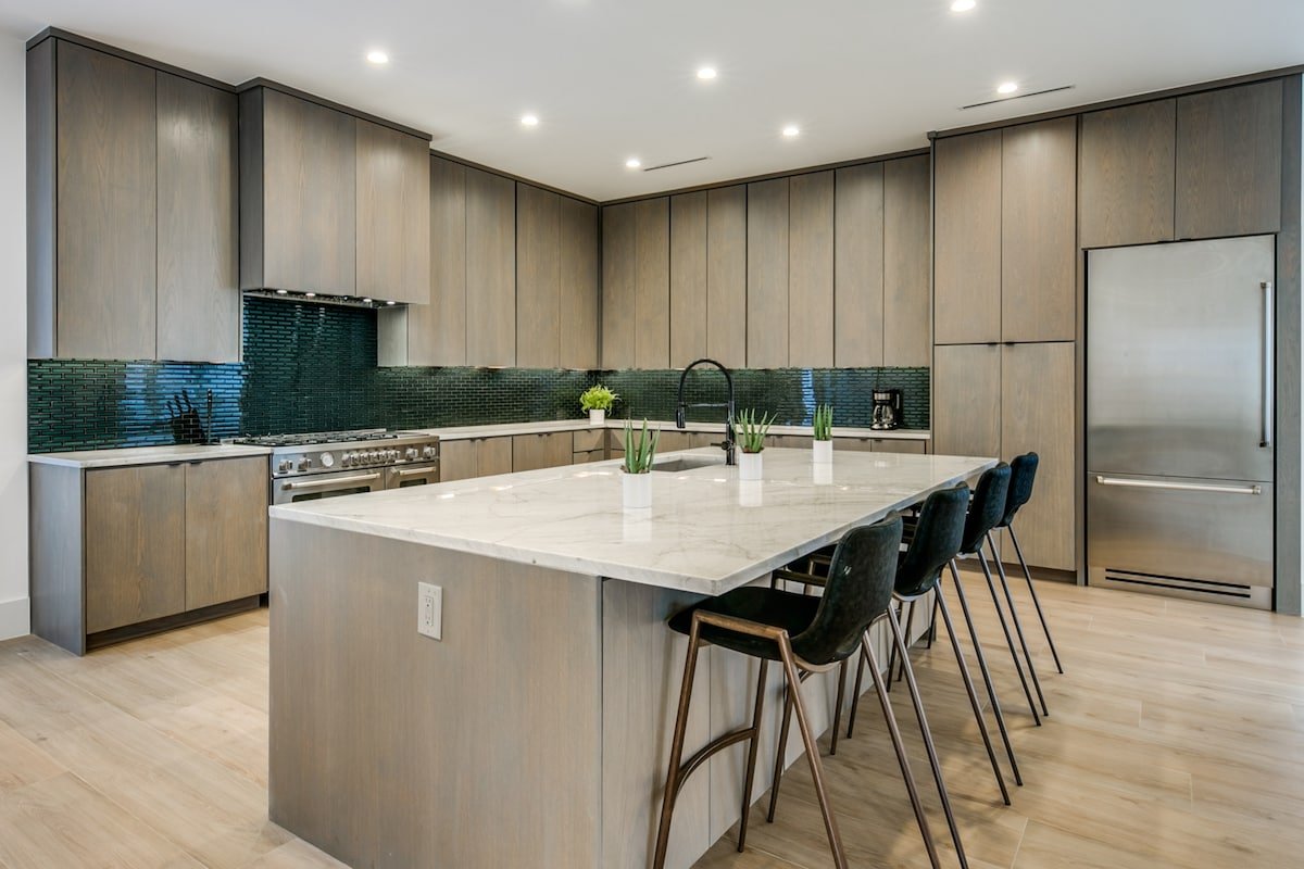 Contemporary Lakewood Heights gallery image 4