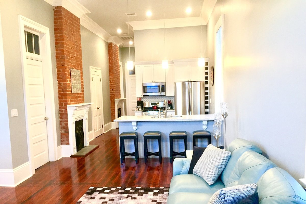 LUXURIOUS HUGE HOME NEAR FRENCH QUARTER!!! gallery image 3