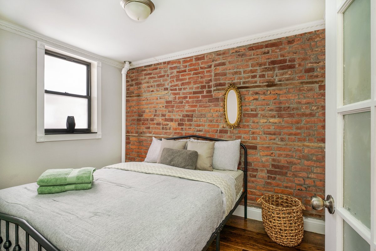 Charming 2-Bedroom little Italy