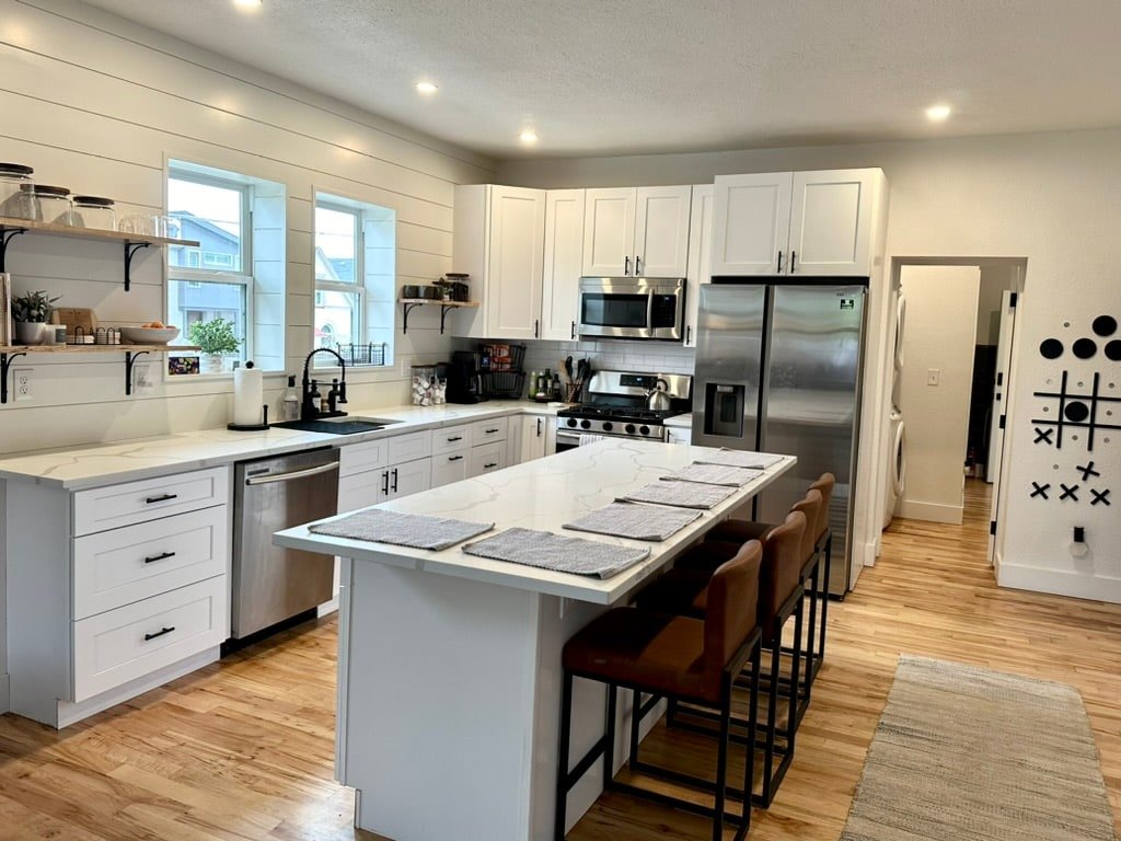 Modern 4-Bedroom Retreat in Denver gallery image 5