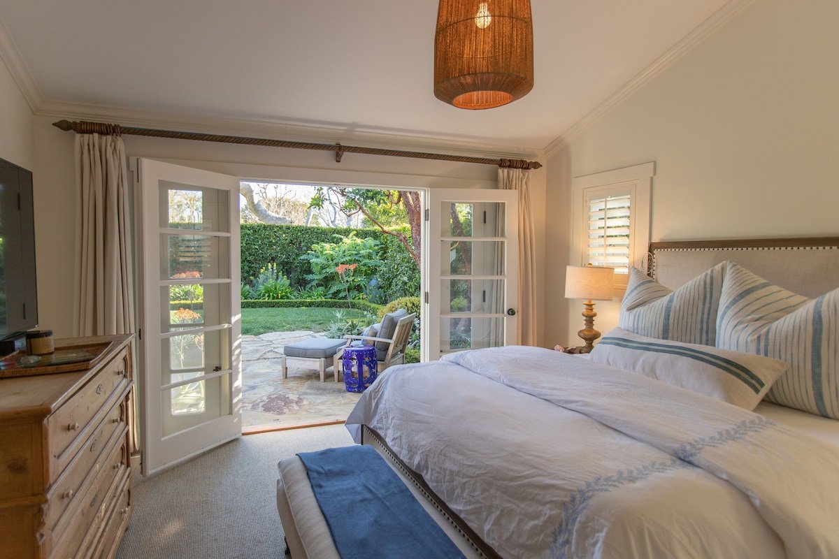 5 Star 4-Bdr. Beachside Escape: One Block to Zuma gallery image 2