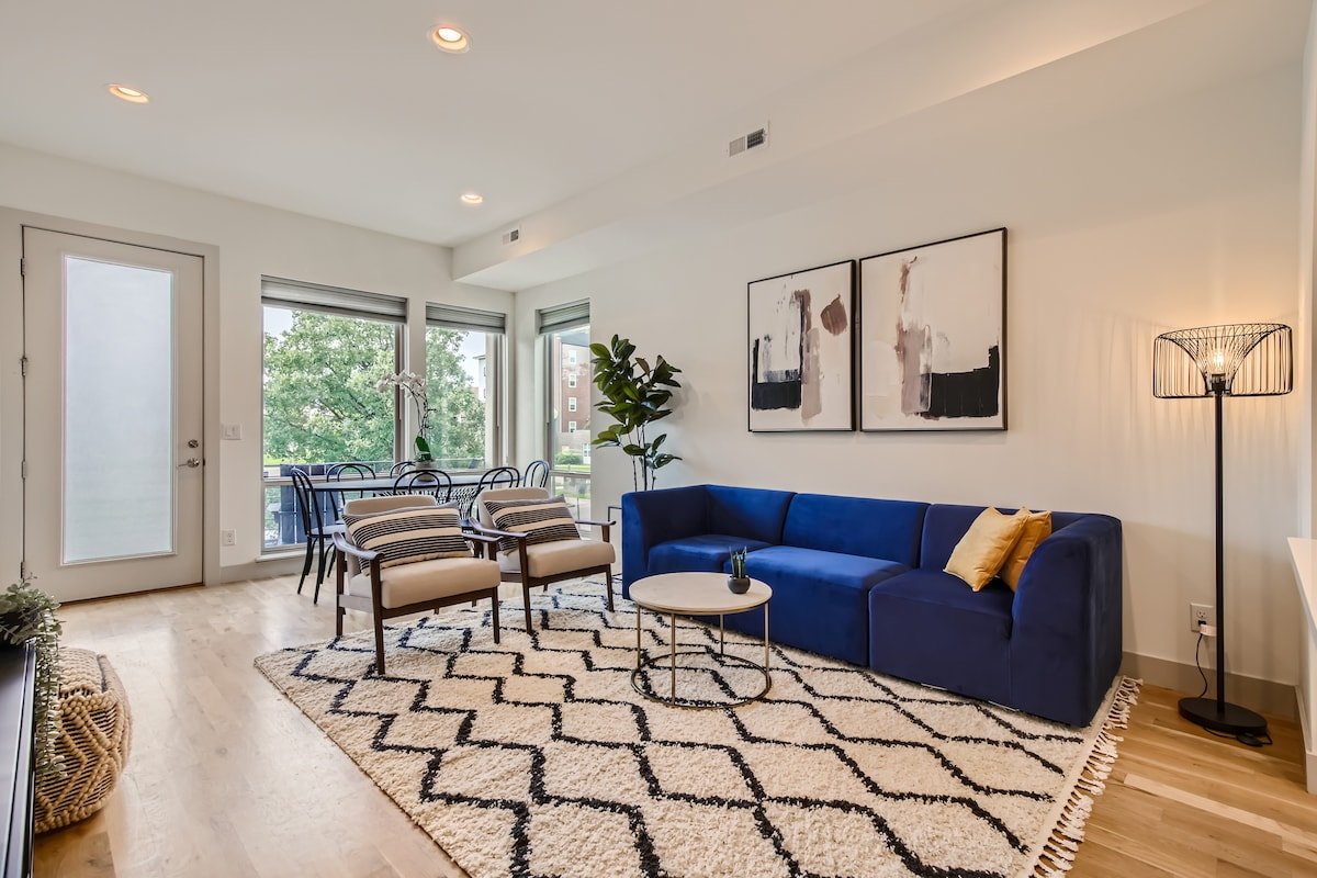 Upscale Townhome w/ Stunning Rooftop Views gallery image 2