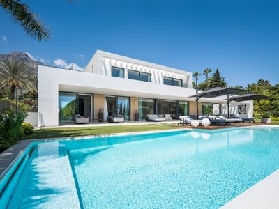 Sierra Blanca 8BR Villa, Sea Views, Pool & Gym