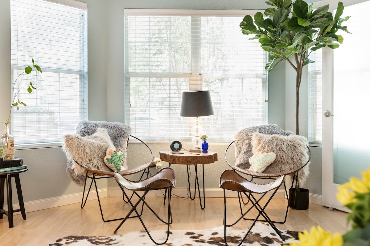 Eastside Bohemian Retreat gallery image 3