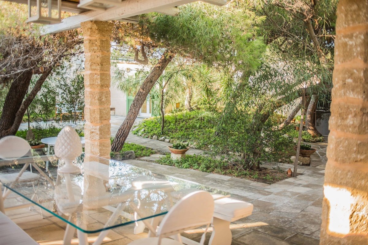 Beachfront Villa & Villa piccola immerse nel verde gallery image 5