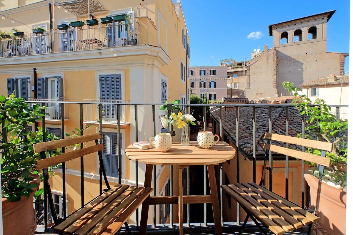 Piazza Navona Balcony by Luxury Getaways gallery image 2