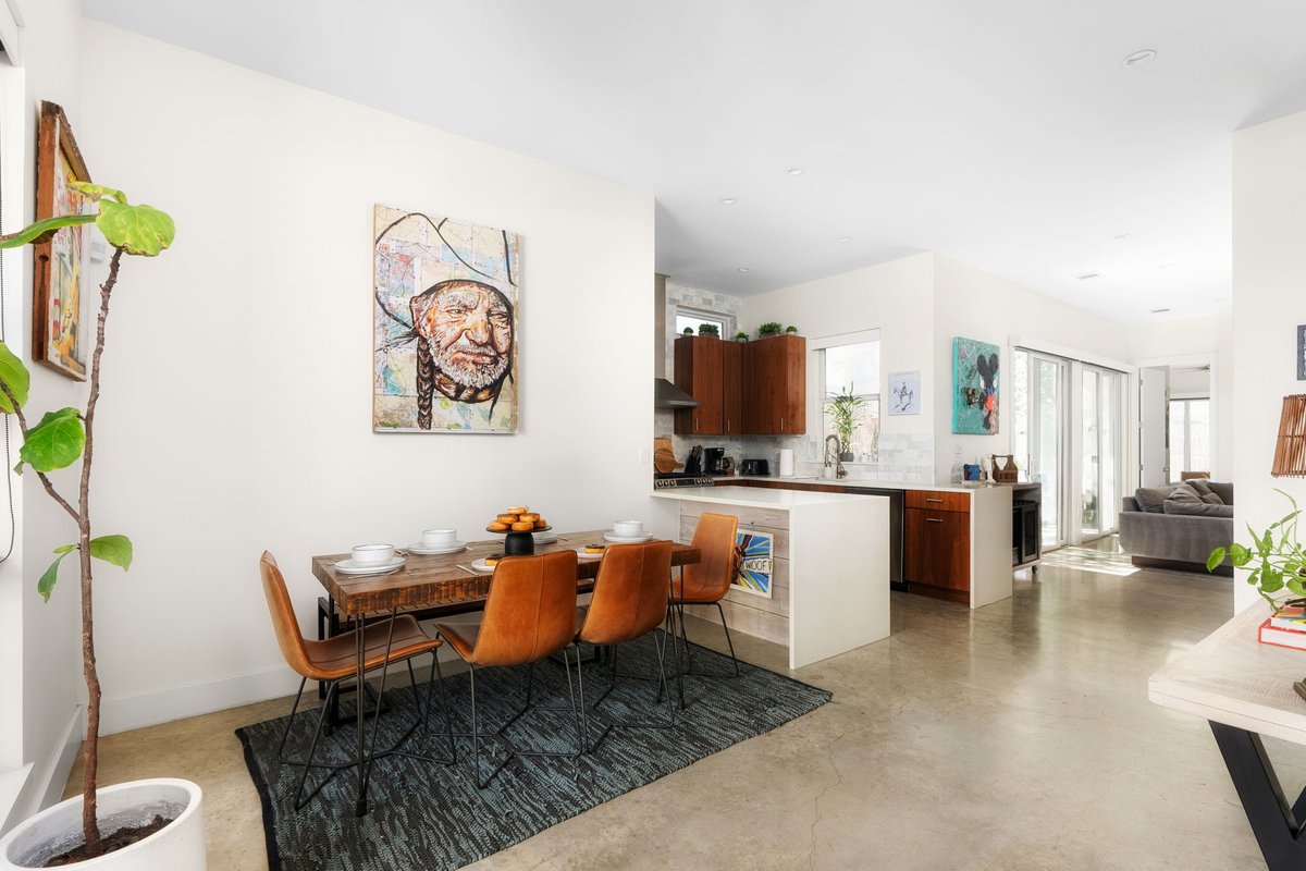 Pet Friendly Art Casa with Heated Pool & 6 Beds