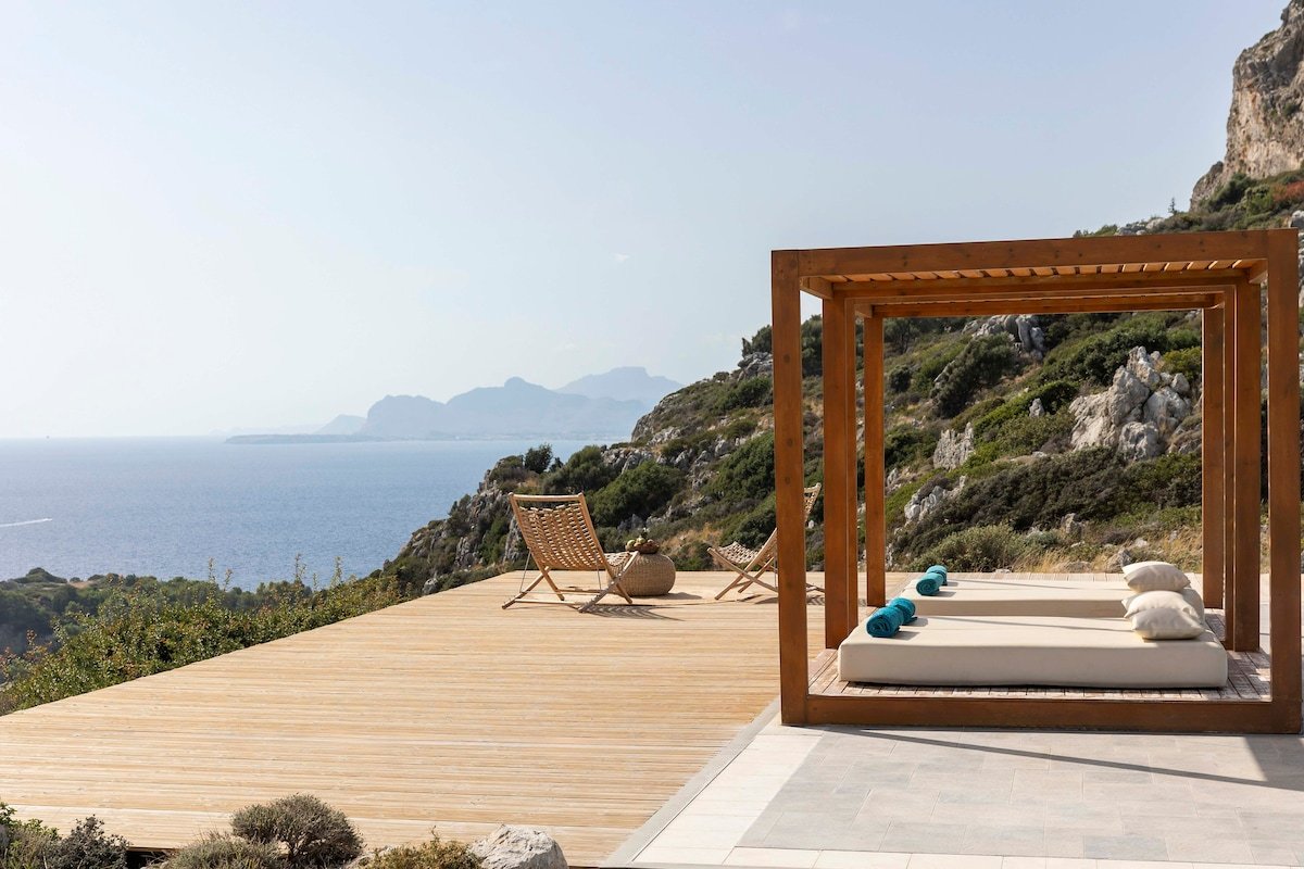 Pristine Seaview Villa , with 5-Star Resort Access gallery image 4