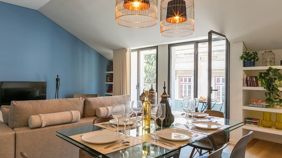 Central 2BDR Apartment with Balcony by LovelyStay gallery image 2