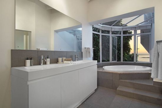 Photo 2 of Beach Villa 1 accommodation in Camps Bay, Cape Town with 6 bedrooms and 5 bathrooms