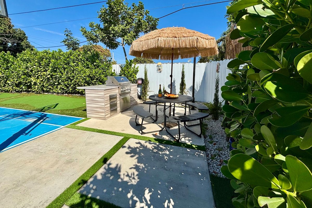 LUXURIOUS SUPER HOST HOLLYWOOD HOUSE, POOL HEATER gallery image 5