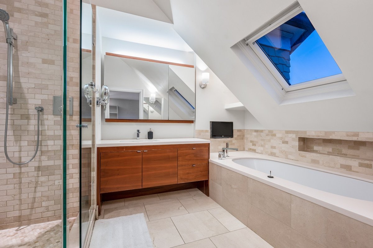 Vancouver Gem gallery image 4