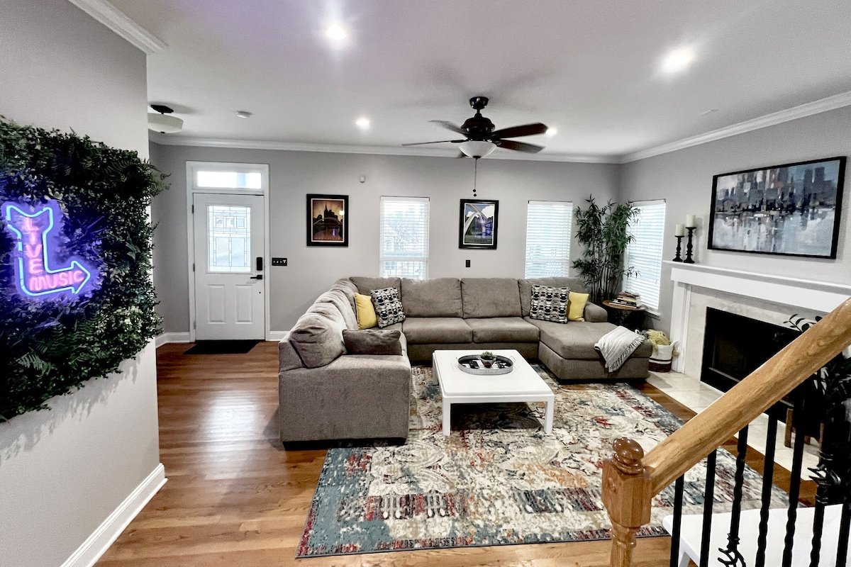 Nashville’s #1 View • Minutes to Broadway gallery image 2