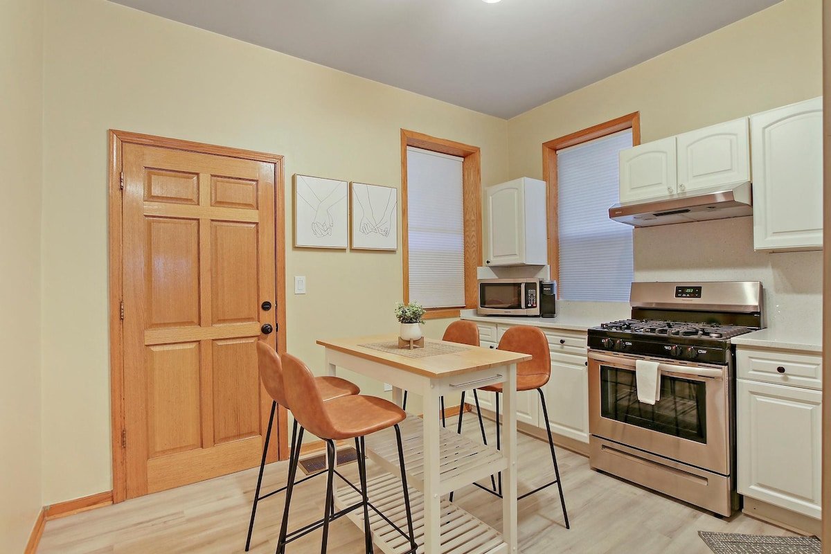 Cozy Irving Park 5BR Home – by O’Hare & Downtown gallery image 5