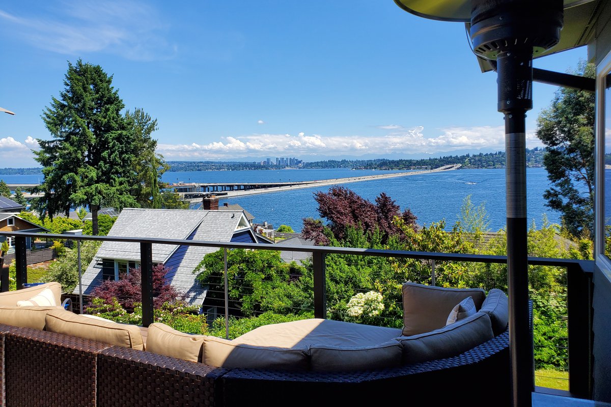 Seattle Retreat w/Panoramic Lake and Mt Views