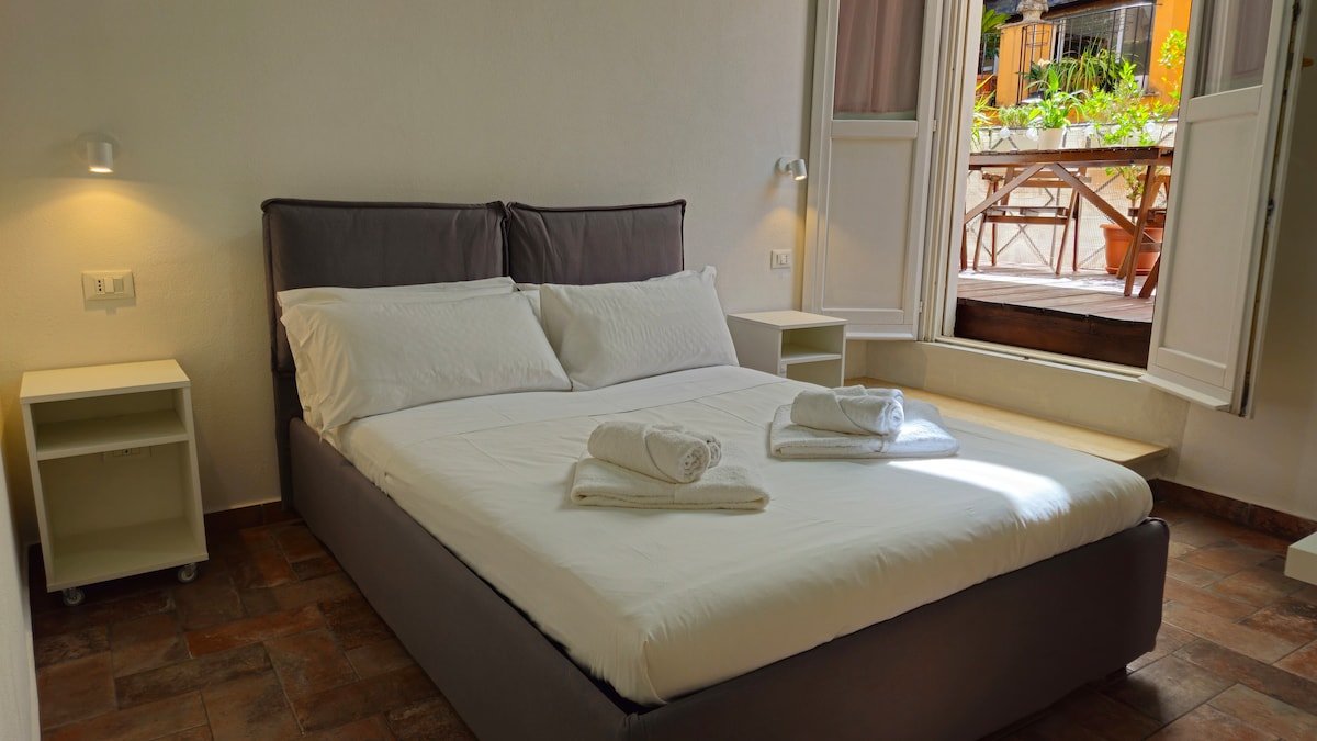 Cozy Modern Apartment with Terrace • Pantheon gallery image 3