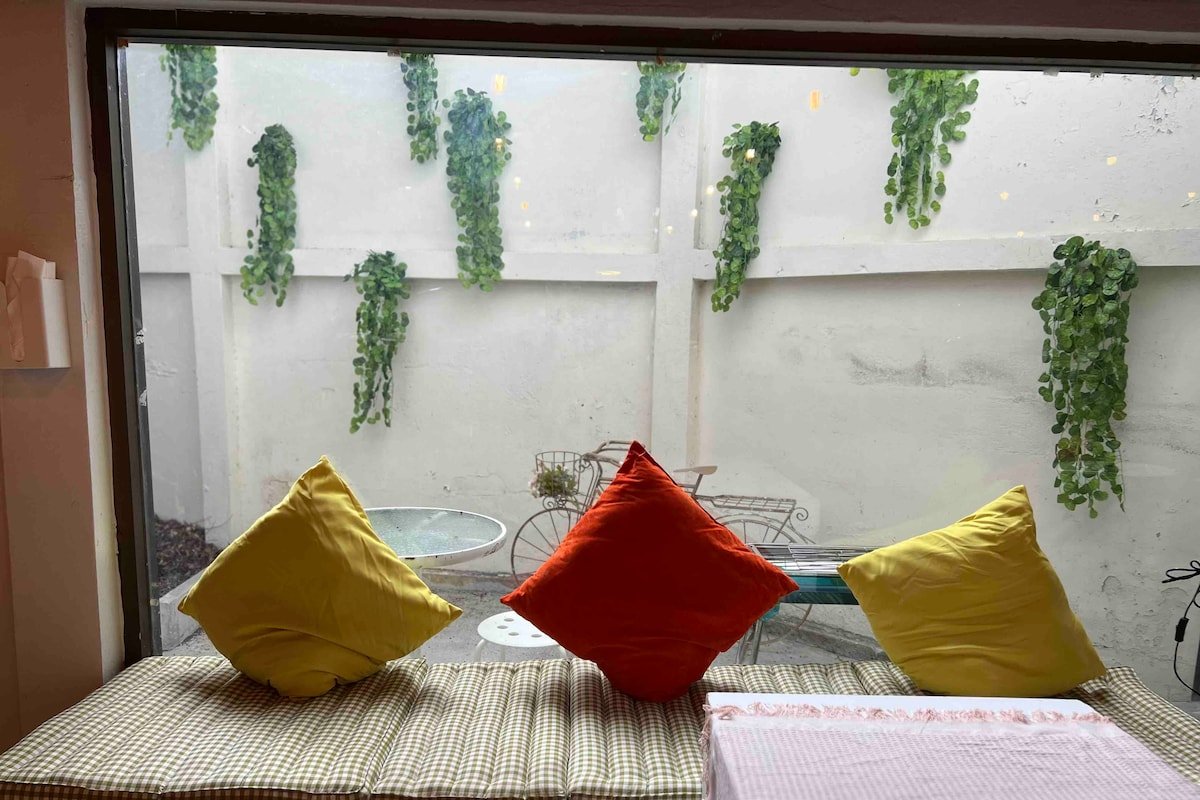 CITY Center 5 BR cozy home, the famous TALAT NOI gallery image 5