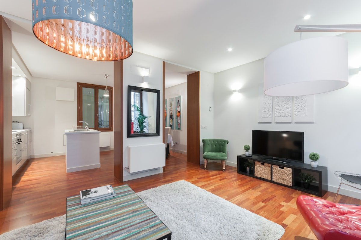 PLAZA MAYOR BEST LOCATION, AC ALL HOME 3 BDR/2 BTH gallery image 4