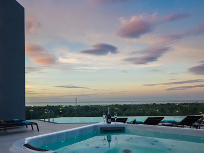 Sea views, hot tub, private pool & modern design!