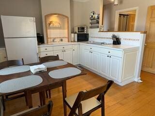 New Harbor House Unit B w/Sunset View gallery image 4