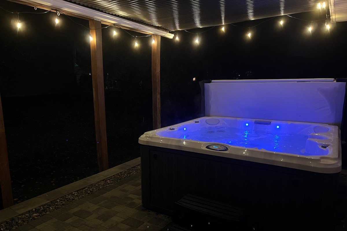 Open Concept | Hot Tub | Ping Pong gallery image 5
