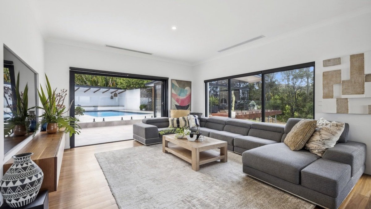 Sapphire Del Mar – Pool Sauna Gym Spa Sleeps 13 gallery image 3