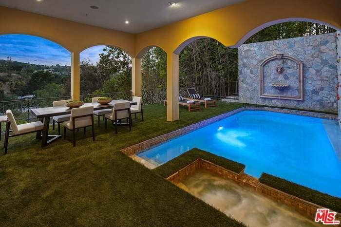 Mansion in the hills near Universal Studios! gallery image 4