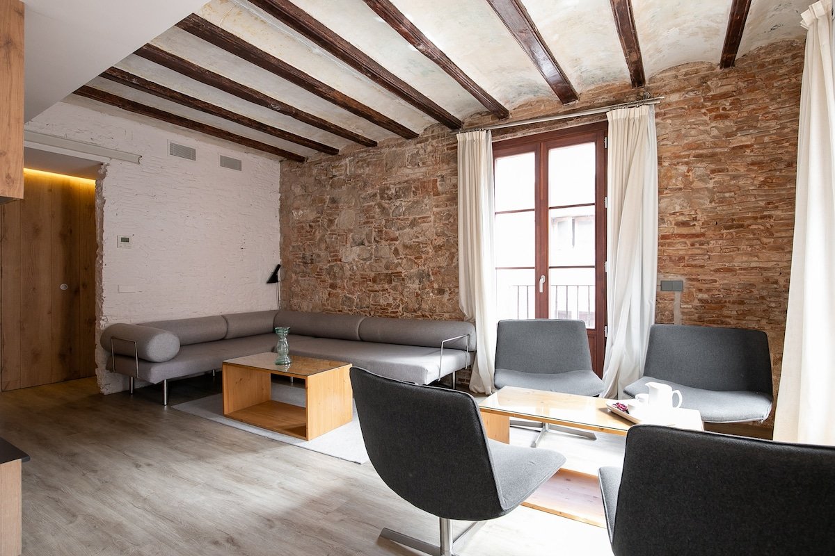 BEAUTIFUL THREE BEDROOM APARTMENT gallery image 3