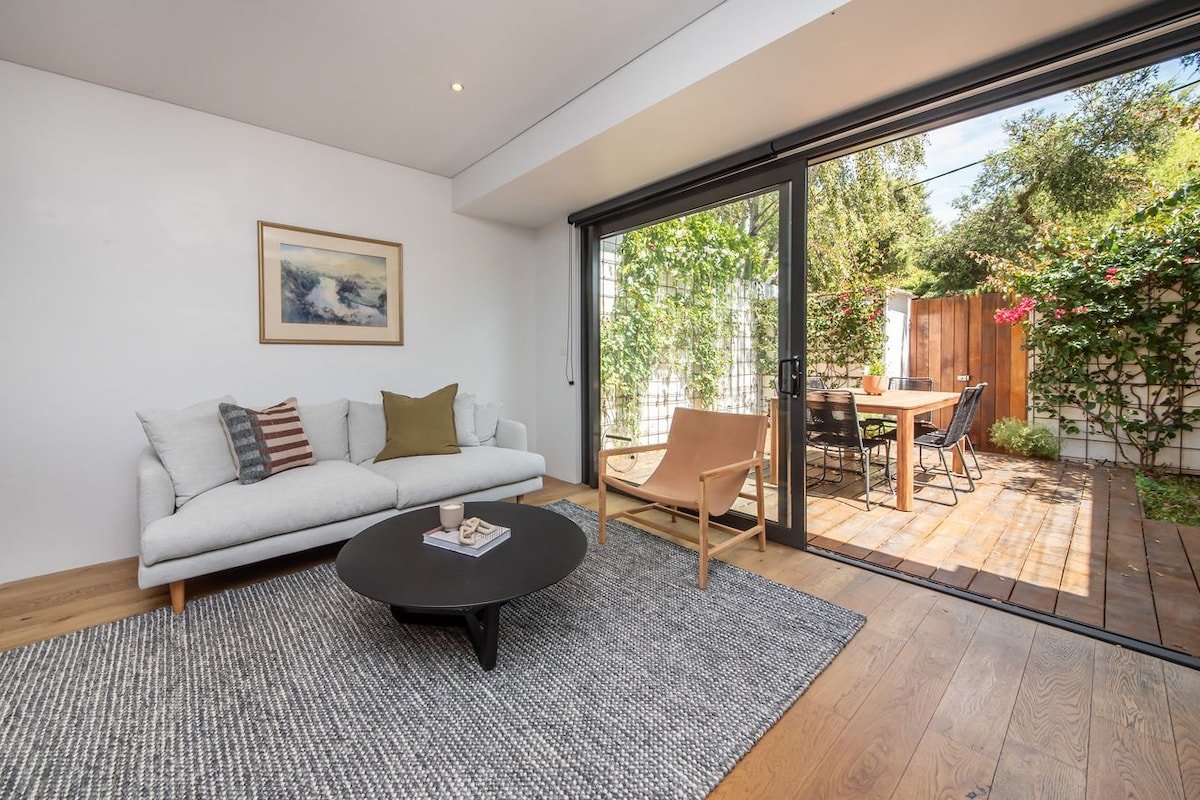 Mister Montague gallery image 3