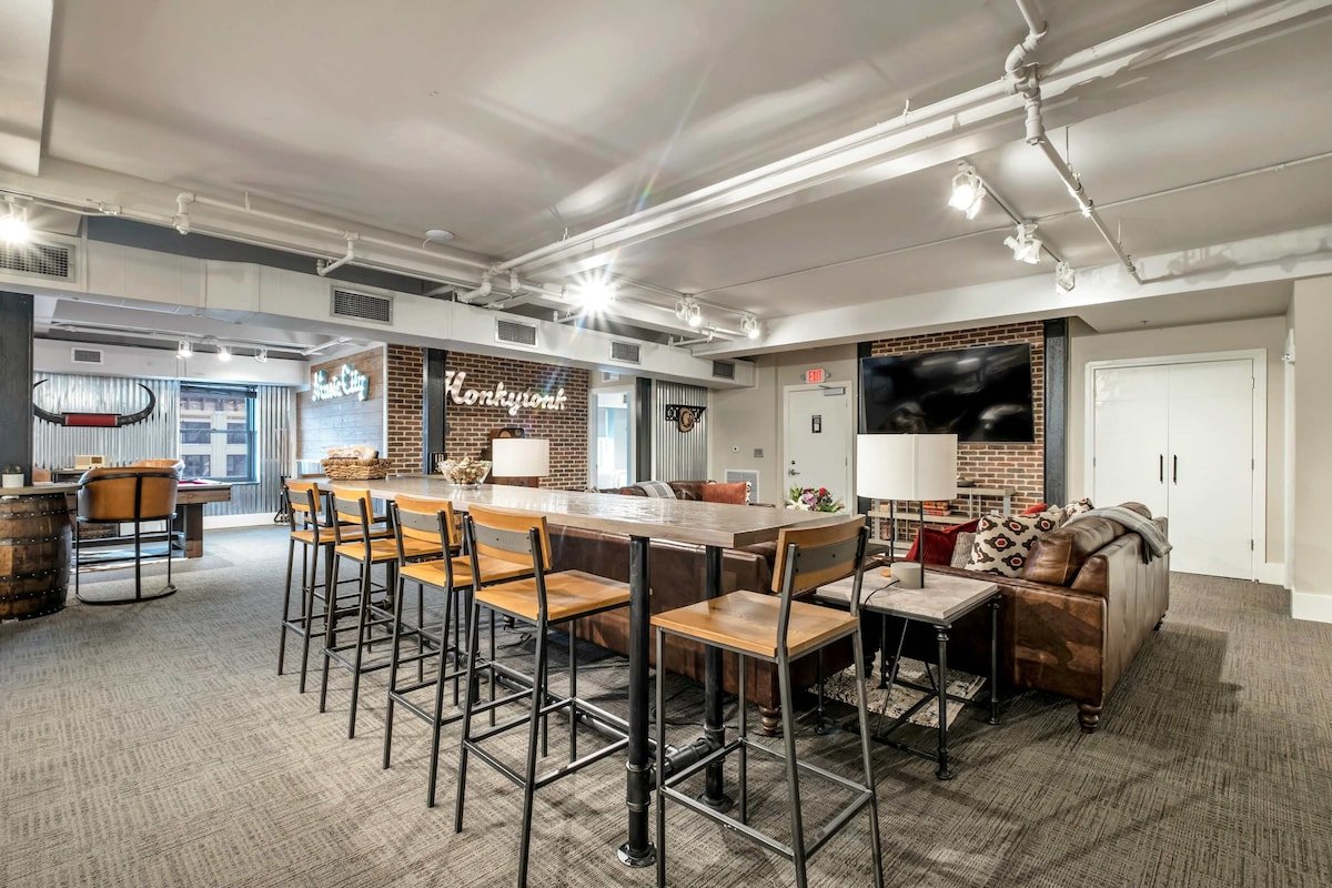 Nashville Honky Tonk Suite: 6 BR by Maddox Hotel gallery image 4