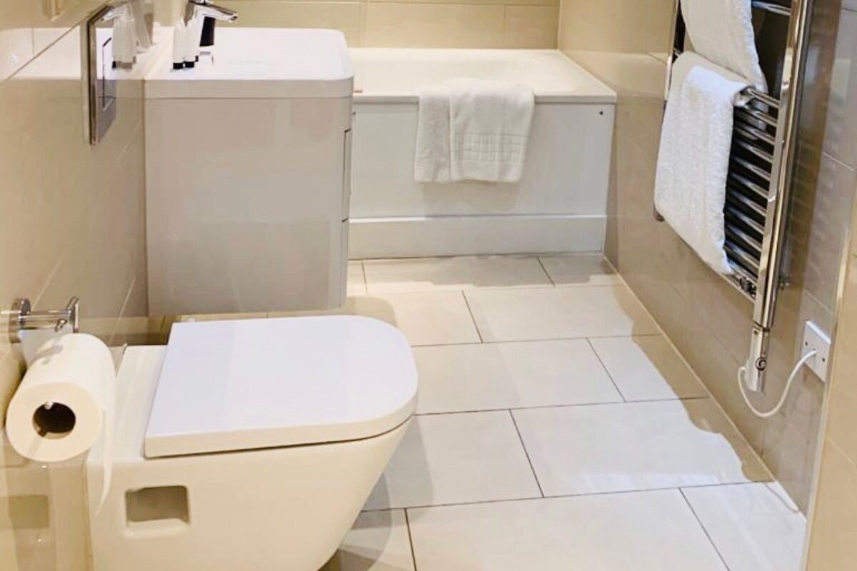 Bespoke 2 bed in Gloucester Road with car parking gallery image 4