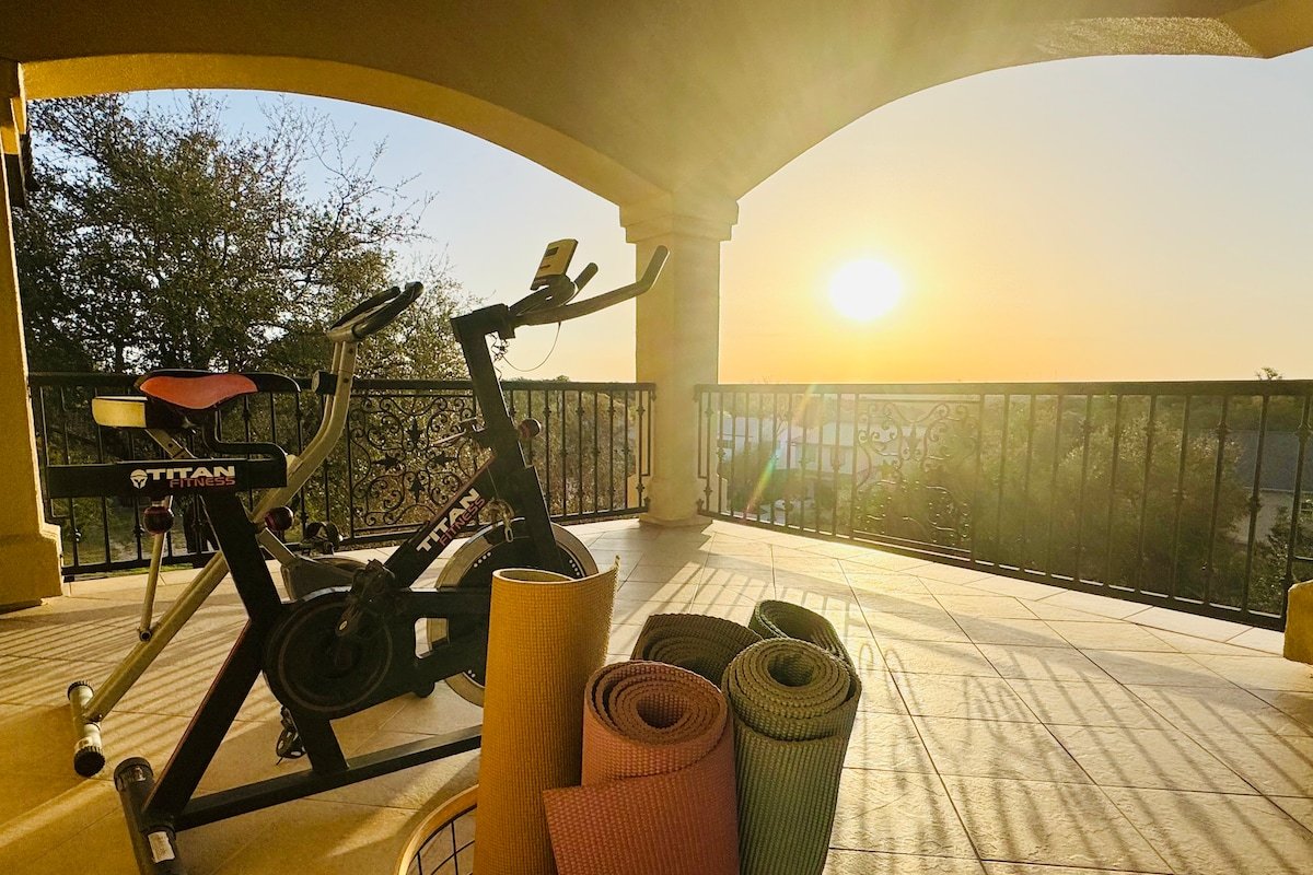 Gated villa w/ gorgeous views, pool & hot tub! gallery image 5